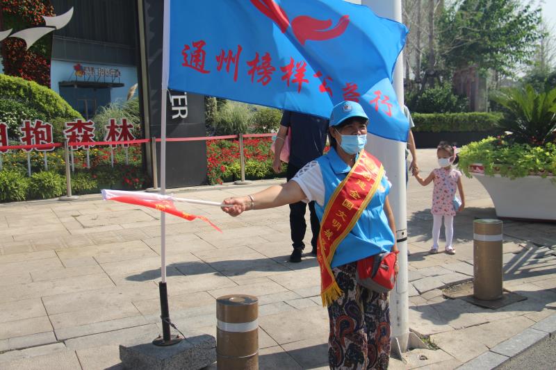 <strong>老妇骚比</strong>